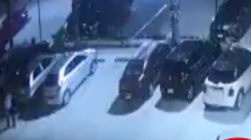 VIDEO: Momento exacto en que grupo armado dispara en bar de Cancún en México