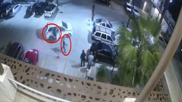 VIDEO: Momento exacto en que grupo armado dispara en bar de Cancún en México