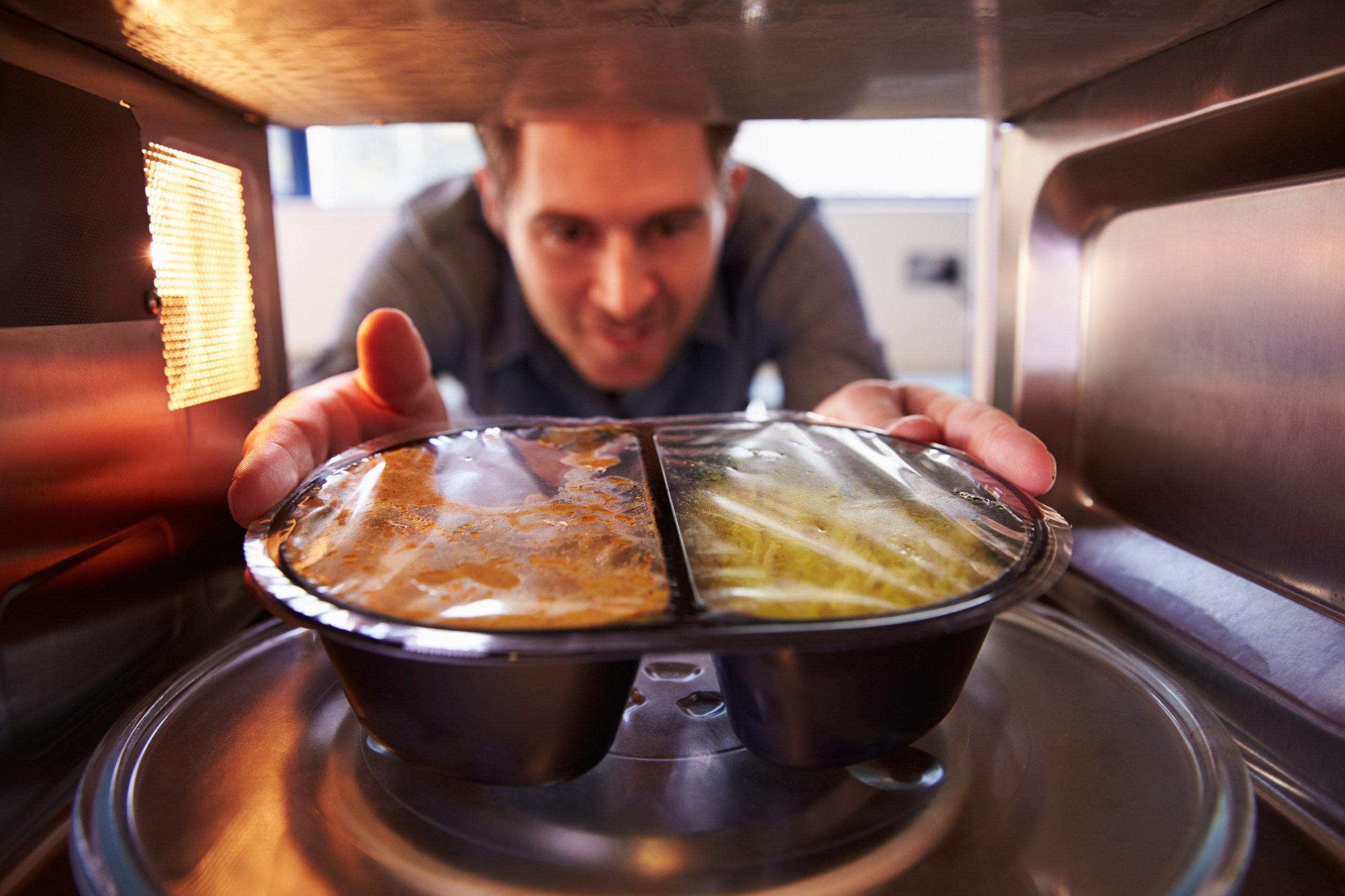 Cáncer: almacenar alimentos aún calientes en recipientes de plástico o goma  pone en riesgo - El Diario NY