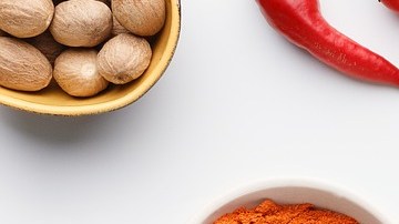 Las especias enteras duran más que las molidas.