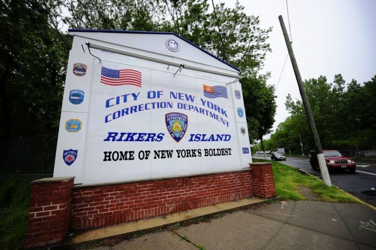 Death of Latino inmate at Rikers raises demands to close prison soon