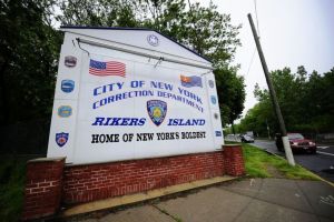 Muerte de recluso latino en Rikers aumenta exigencias para cerrar pronto la prisión