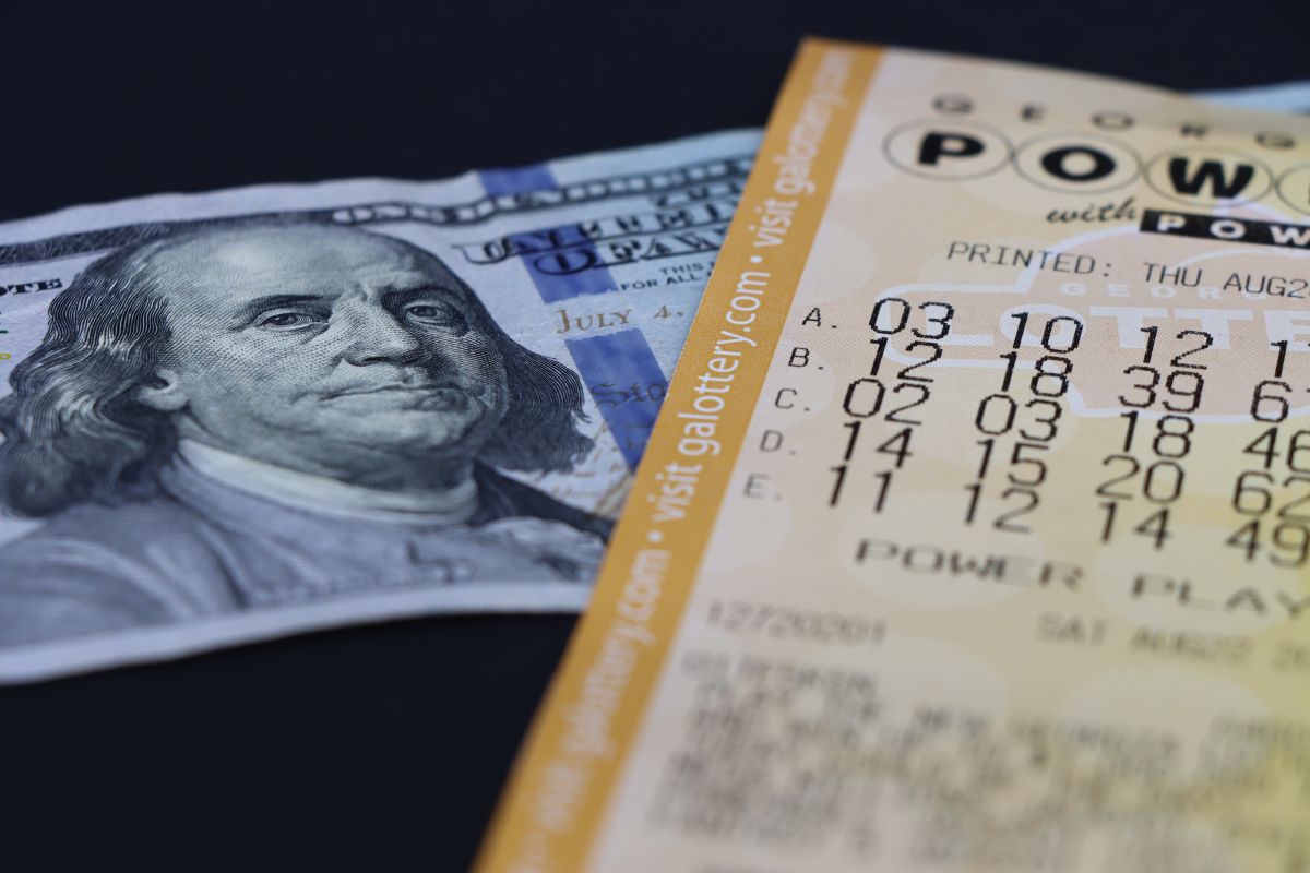 Powerball prize of $ 632.6 million has two winners, fell in California and Wisconsin