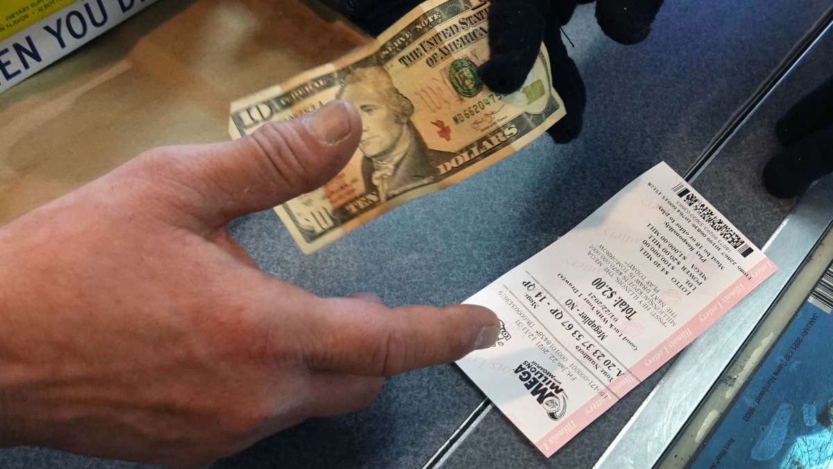 Perdió un boleto de lotería ganador de $1 millón, y lo encuentra después  tirado en un estacionamiento - El Diario NY