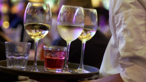 Khara Wilson, la mesera del restaurante, dijo que la propina la dejó una mujer llamada Pam, que solo consumió $193 dólares.