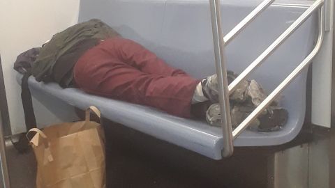 Desidia, insalubridad y violencia viajan de la mano.