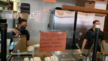 El restaurante Hudson Smokehouse de El Bronx ha podido tener a sus trabajadores empleados gracias al programa Common Table