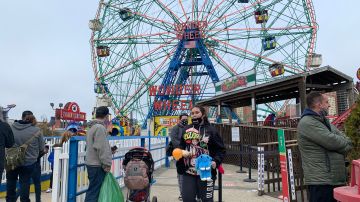 Las atracciones de Coney Island reabrieron, tras 18 meses cerradas