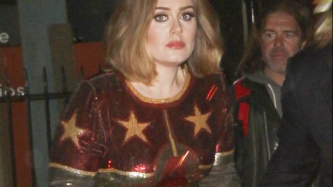 Todo indica que Adele ya tiene galán y anda muy emocionada.