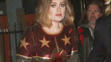 Todo indica que Adele ya tiene galán y anda muy emocionada.