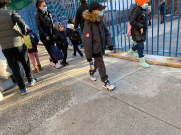 Unos 51,000 estudiantes regresarán a clases presenciales a las escuelas de NYC desde el 26 de abril