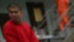 Una de las leyes busca que se evalué la posible liberación por libertad condicional a personas encarceladas de 55 años o más.