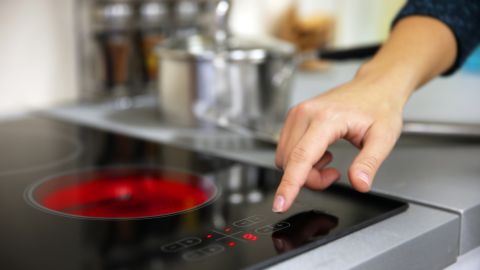 Los aparatos de inducción están considerados como la cocina del futuro, ya que son a base de energía renovable.