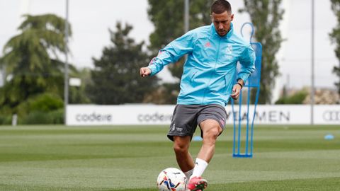 Hazard apunta al Chelsea FC.