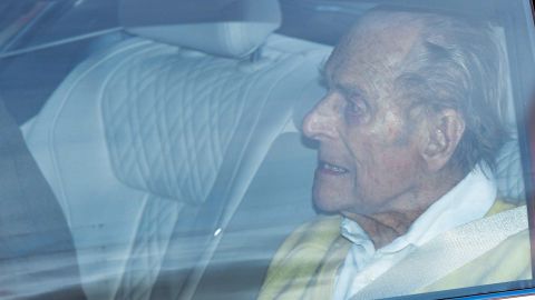 El príncipe Felipe a su salida del hospital en Marzo del 2021.