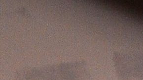 Enrique Guzmán corre furioso a la prensa de su casa.