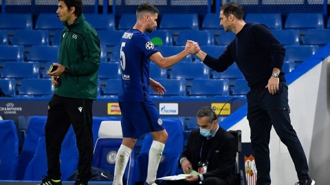 El volante de contención del Chelsea FC no se guardó nada.