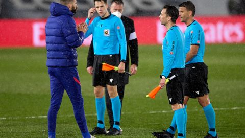 Piqué estuvo en el banco de suplentes.