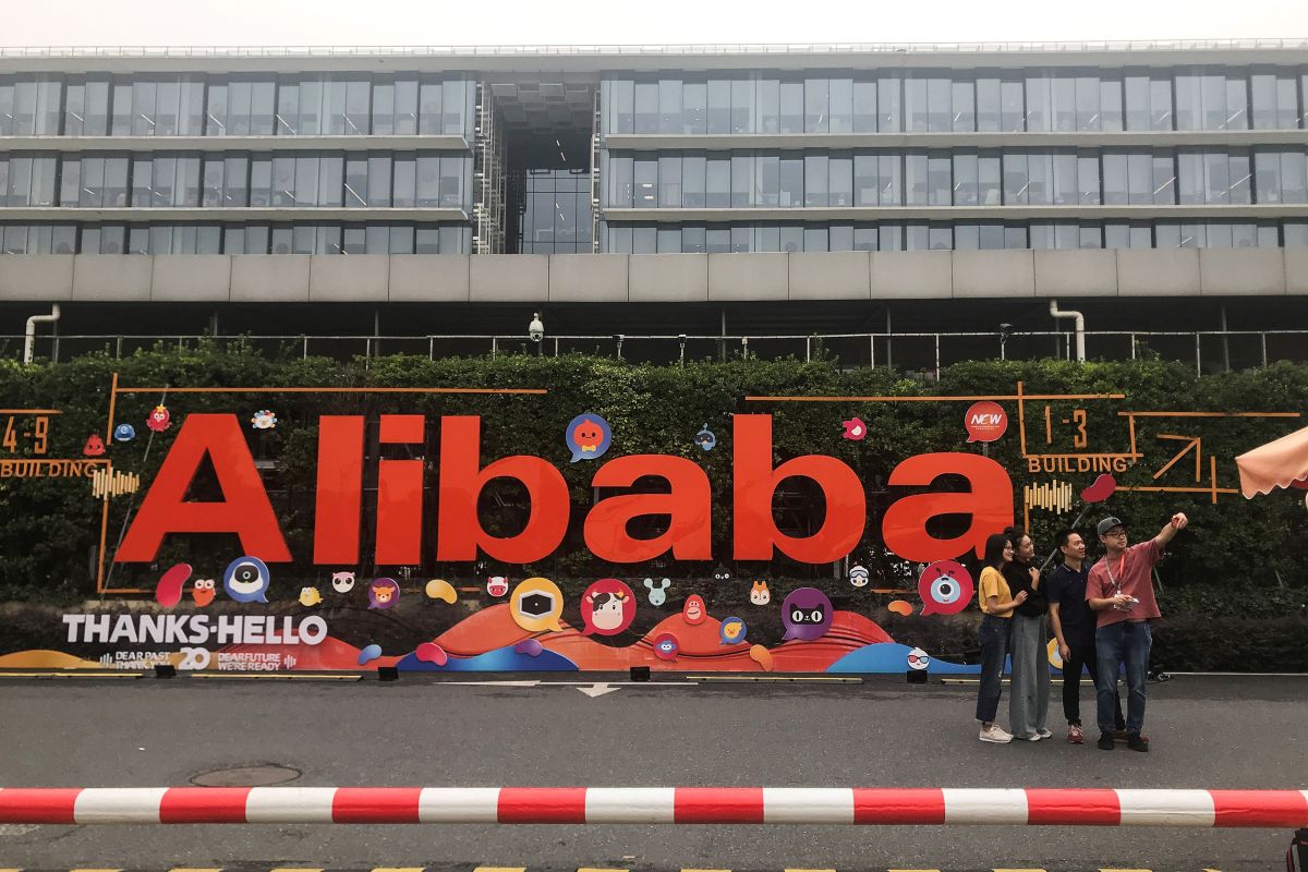 China impone la mayor multa antimonopolio en su historia al gigante de comercio electrónico Alibaba por $2,800 millones de dólares