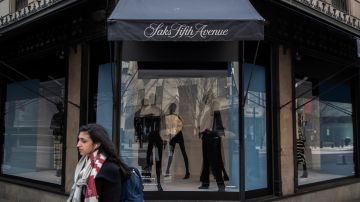 Saks Fifth Avenue anuncia que retirará de sus aparadores ropa y accesorios de piel-GettyImages-1207621986.jpeg