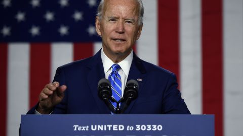 El presidente Biden destaca a comunidades latinas en sus programas de gobierno.