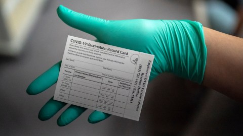 Tarjeta oficial de vacunación contra COVID-19