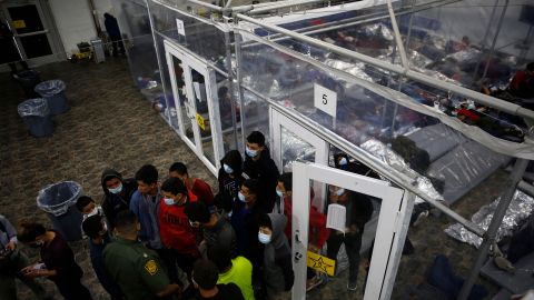 Las instalaciones del Departamento de Seguridad Nacional en Donna, Texas, para acoger a menores migrantes que llegan solos a EE.UU.