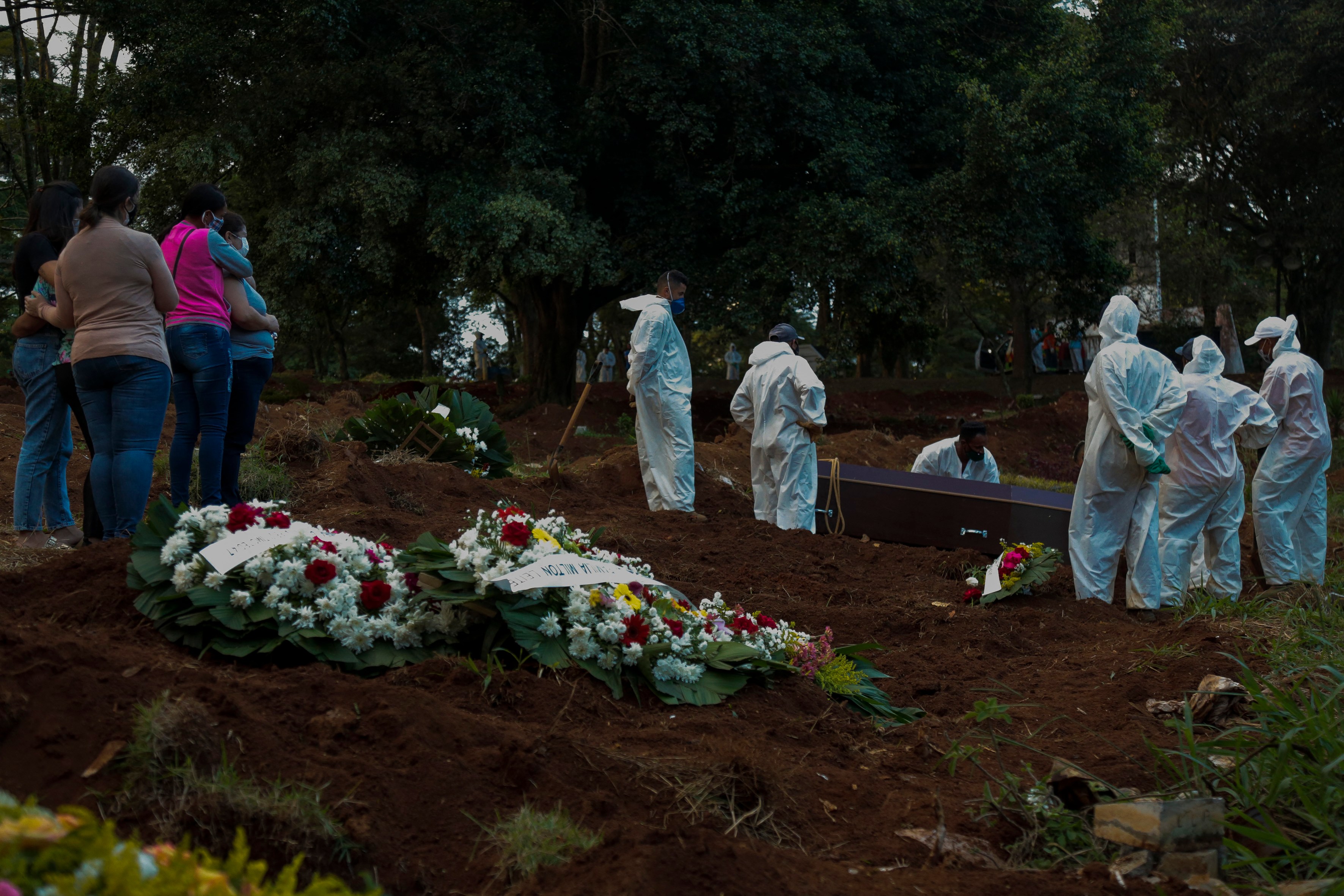 Exhuman cadáveres de cementerio en Brasil para hacer espacio para los ...