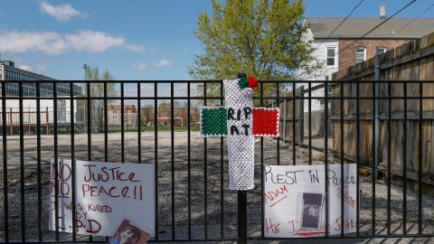 Un pequeño memorial para Adam Toledo.