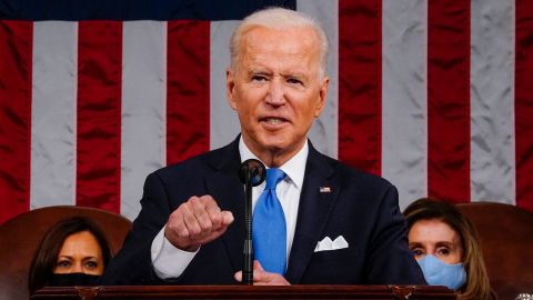 Biden no mencionó un cuarto cheque de estímulo pero prometió ampliar la ayuda directa del crédito fiscal por hijos-GettyImages-1232585460.jpg