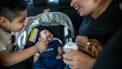 Las familias latinas serían beneficiadas con el nuevo proyecto económico de Biden.