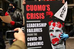 $5.1 millones debe devolver ex gobernador Cuomo por libro alabando su gestión durante la pandemia en Nueva York;  abogado promete pelea legal
