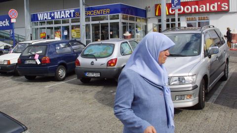 McDonald's cierra sus restaurantes en Walmart-GettyImages-1460125.jpeg