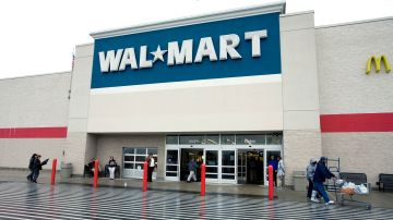 Walmart recibe una demanda de la familia de un empleado que compró un arma y se suicidó-GettyImages-78014174.jpg