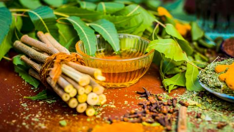 Infusión de hojas de neem