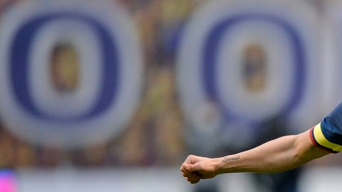 James se mantiene en plena lucha con el Everton en la Premier.