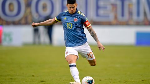 James se mantiene en plena lucha con el Everton en la Premier.