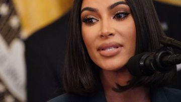 Kim Kardashian enloquece al enterarse de su conexión con la serie de Netflix Bridgerton.