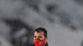 El técnico del Barcelona encaró a los árbitros al final del partido.