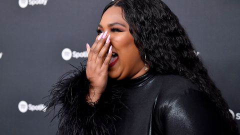 Lizzo y Chris Evans intercambian mensajes después que ella le escribiera ebria en Instagram