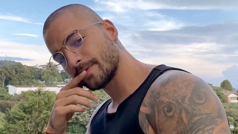 Nada de Kim Kardashian. Todo indica que Maluma tiene novia nueva y además estrenó su reciente tema musical "Rumba (Puro Oro Anthem)".