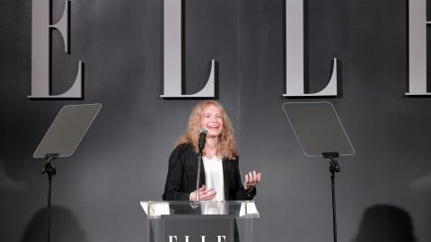 Mia Farrow reveló que dos de sus hijos se suicidaron.