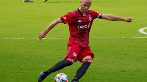 Bradley, capitán del equipo canadiense, fue uno de los sorprendidos por el animal.