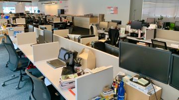 Muchas oficinas en NYC todavía se encuentran vacías al no permitir el retorno de los empleados.