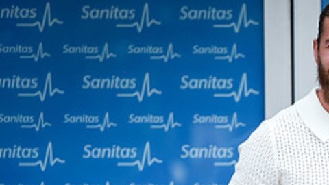 La familia Ramos Rubio con su último retoño en brazos.
