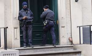 El NYPD defiende táctica de ‘no golpear’ a la puerta antes de ejecutar orden de cateo o arresto