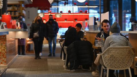 A partir del próximo 7 de mayo, los restaurantes podrán aumentar su capacidad de servicio en su espacio interior.