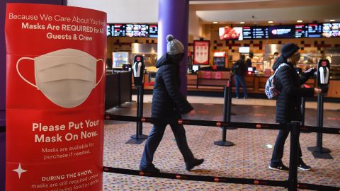 A partir del próximo 26 de abril se autorizará que las salas de cines tengan 33% de capacidad.