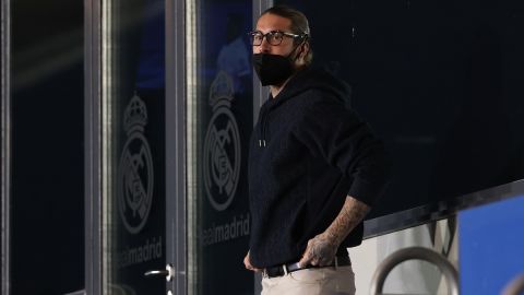 Sergio Ramos dio positivo por COVID-19.