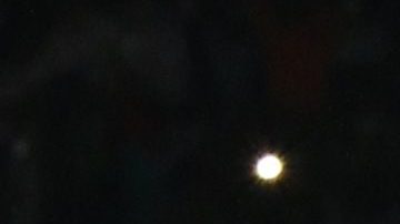 Tekashi 6ix9ine terminó abruptamente un concierto después de lanzarse al público y que sus fanáticos trataran de quitarle un collar de 2 millones de dólares.